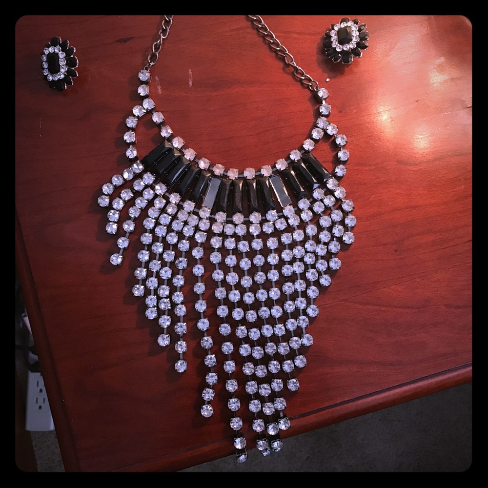 Dazzling, shinning necklace